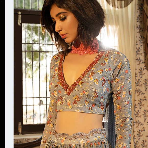 Lehenga grey blue top and bottom hand sewn sequías - Picture 3 of 8